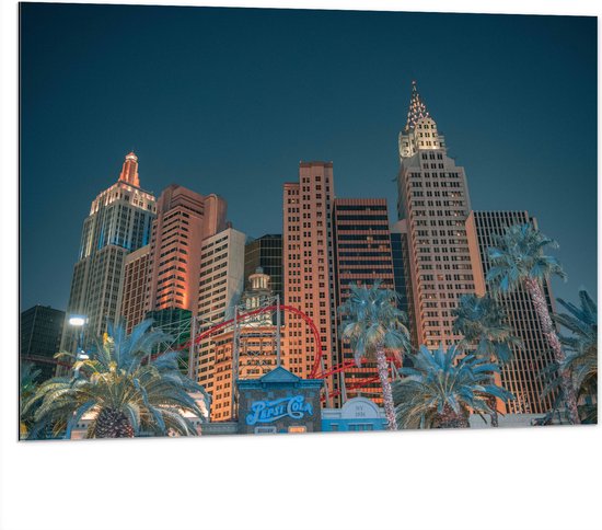 WallClassics - Dibond - Hotel en Casino Gebouw - New York - 100x75 cm Foto op Aluminium (Met Ophangsysteem)