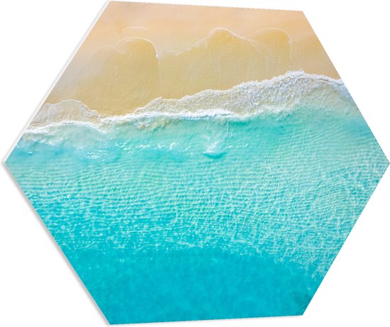 PVC Schuimplaat Hexagon - Golven van een Heldere Zee in de Zomer - 80x69.6 cm Foto op Hexagon (Met Ophangsysteem)