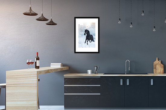 Photo encadrée - Cheval Zwart dans un cadre photo paysage d'hiver noir avec passe partout blanc 40x60 40x60 cm - Affiche encadrée (Décoration murale salon / chambre)