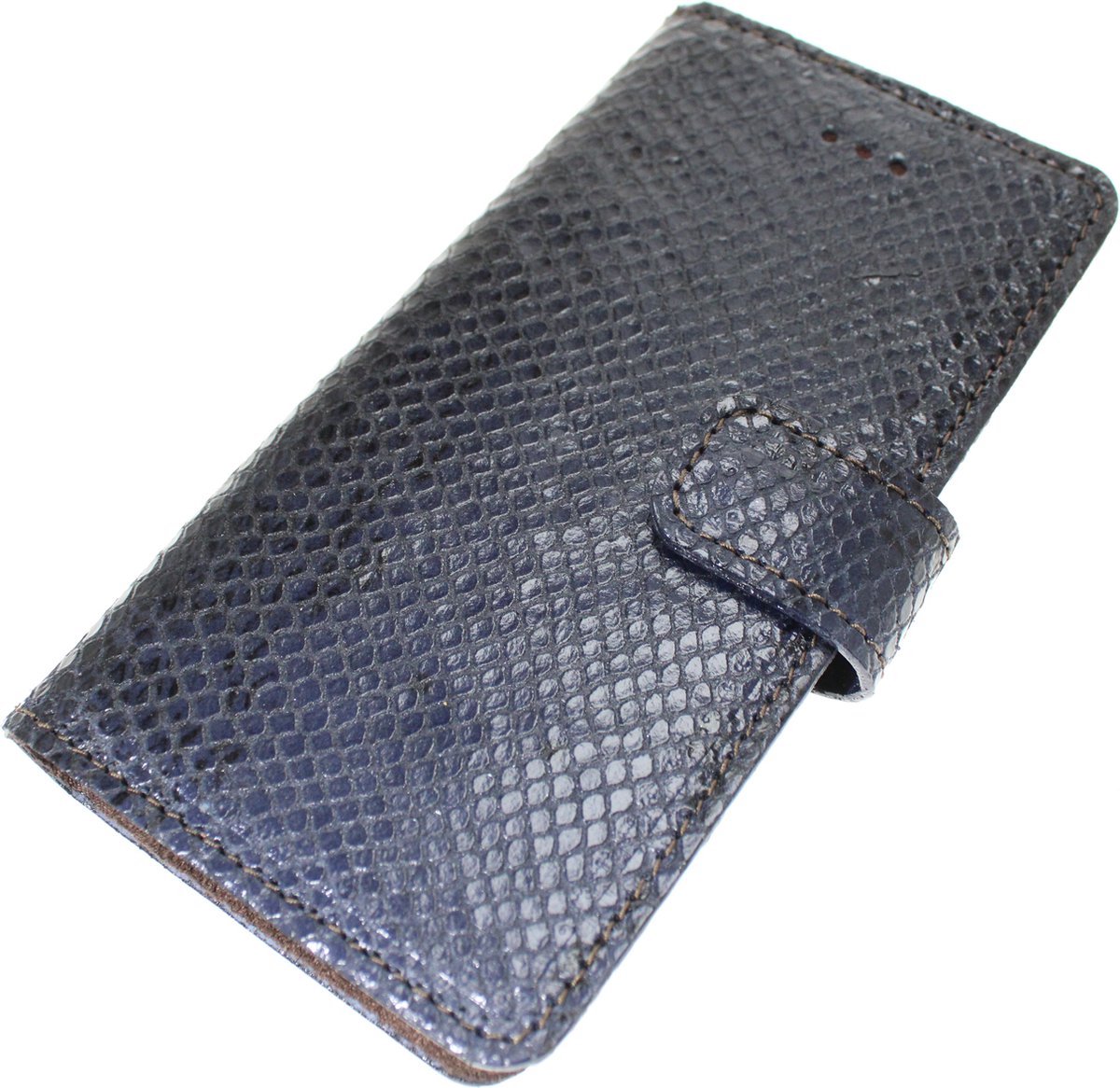 Made-NL Handgemaakte ( Apple iPhone 12 ) book case Zwart/blauw slangenprint reliëf kalfsleer