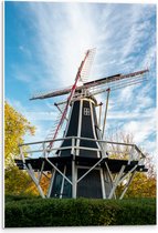 PVC Schuimplaat - Oude Zwarte Houten Windmolen onder Sluierbewolking - 40x60 cm Foto op PVC Schuimplaat (Met Ophangsysteem)