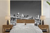 Behang - Fotobehang New York - Brug - Brooklyn - Zwart wit - Architectuur - Breedte 220 cm x hoogte 220 cm