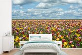 Behang - Fotobehang Tulpen - Kleuren - Wolken - Breedte 330 cm x hoogte 220 cm