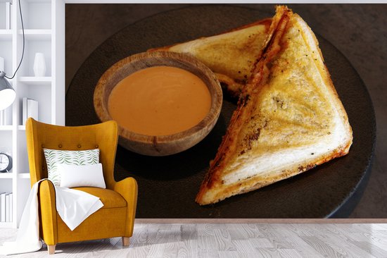 Toasti avec du jambon et du fromage et un fond d' fotobehang sauce épicée