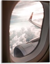 WallClassics - Acrylglas - Uitzicht vanuit Vliegtuigraam op Vliegtuigvleugel bij Wolkenveld - 30x40 cm Foto op Acrylglas (Met Ophangsysteem)