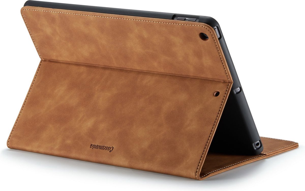 iPad 10.9 2022 (10e gen) Bookcase hoesje - CaseMe - Effen Cognac - Kunstleer
