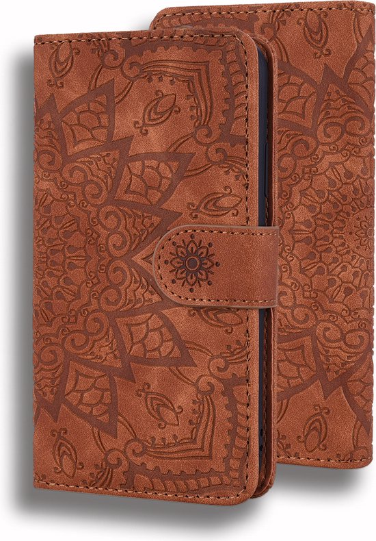 Étui portefeuille marron à motif mandala, ouvert avec un téléphone à l'intérieur.