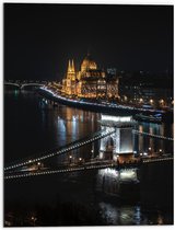 WallClassics - Dibond - Kettingbrug in Hongarije - 60x80 cm Foto op Aluminium (Met Ophangsysteem)