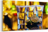 Schilderij - Tequila met zout, close-up op onscherpe achtergrond — 100x70 cm