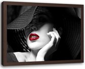 Foto in frame , Vrouw met Hoed 2 , 120x80cm , zwart wit rood , Premium print