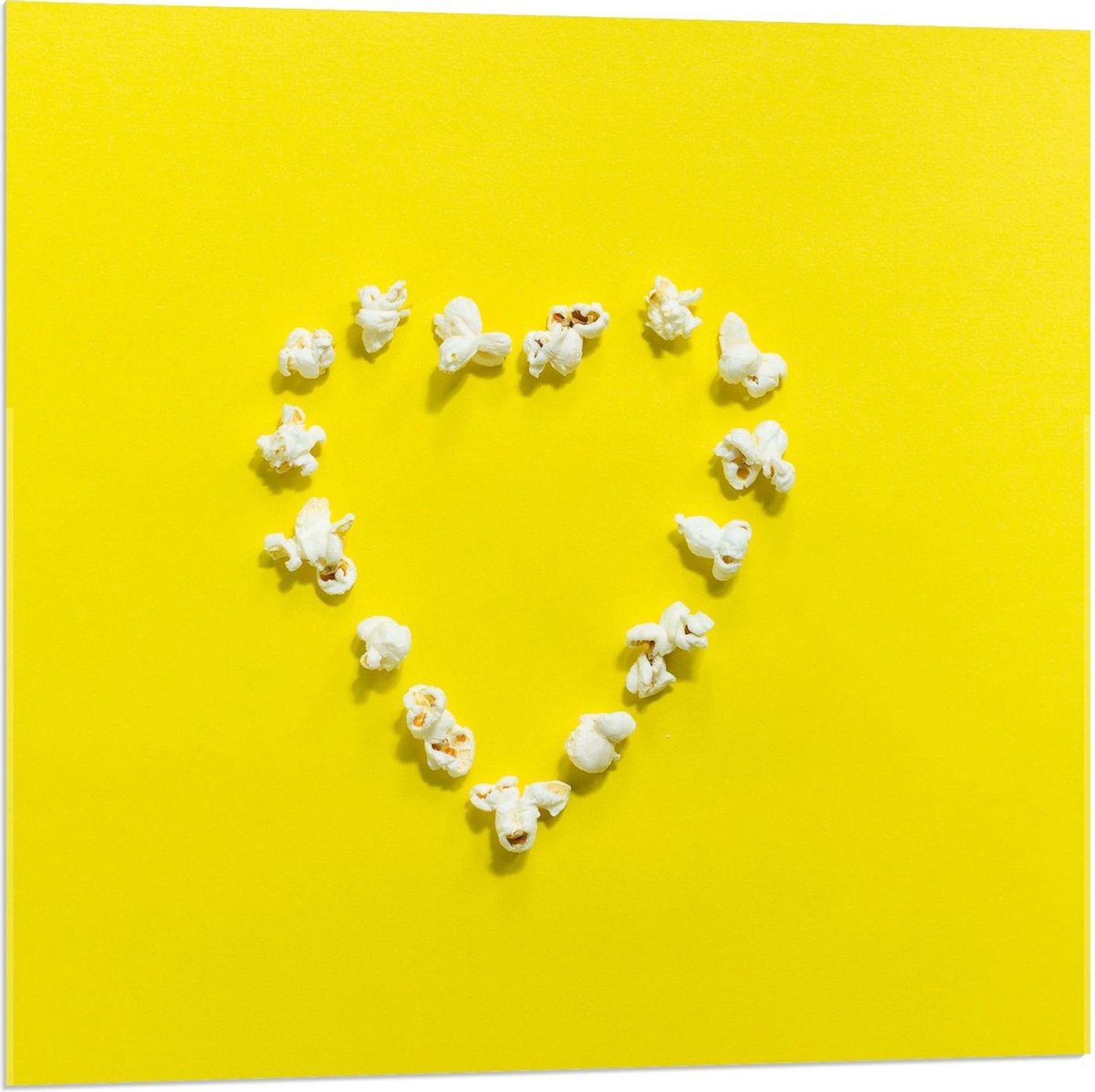 Plexiglas - Popcorn op Gele Achtergrond - 80x80cm Foto op Plexiglas (Met Ophangsysteem)