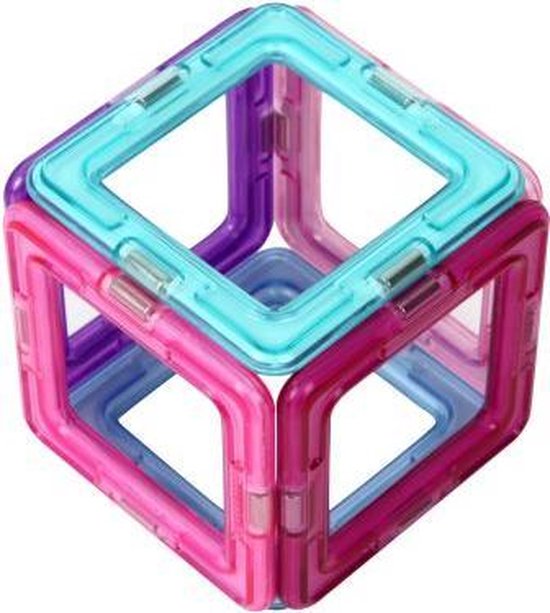 Een kubus gemaakt van roze, paarse en blauwe vierkante Magformers.