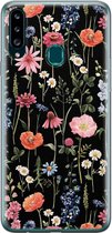 Samsung Galaxy A20s hoesje siliconen - Dark flowers - Soft Case Telefoonhoesje - Bloemen - Zwart