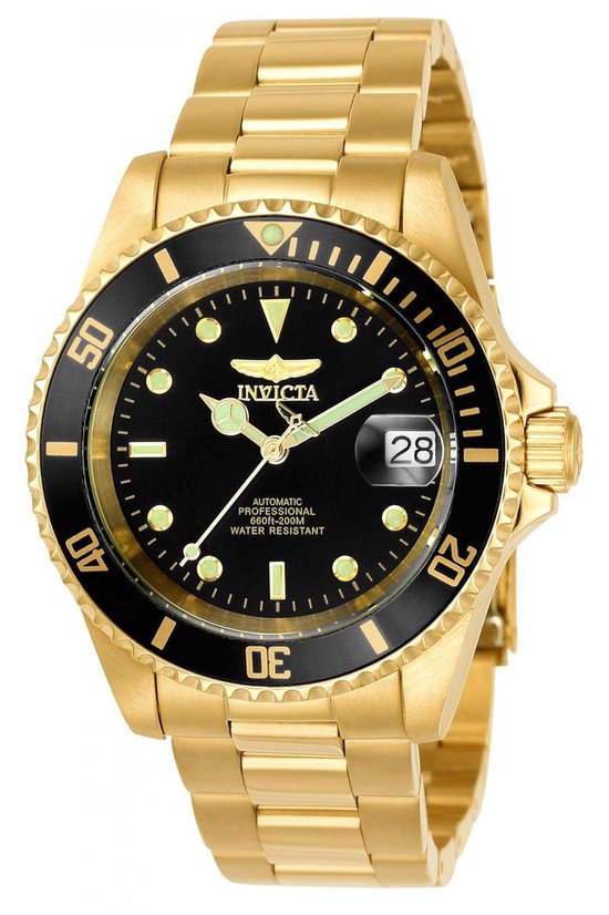 Gouden Invicta polshorloge met zwarte wijzerplaat, gouden indexen en datumvenster. Zwarte lunette met cijfers.