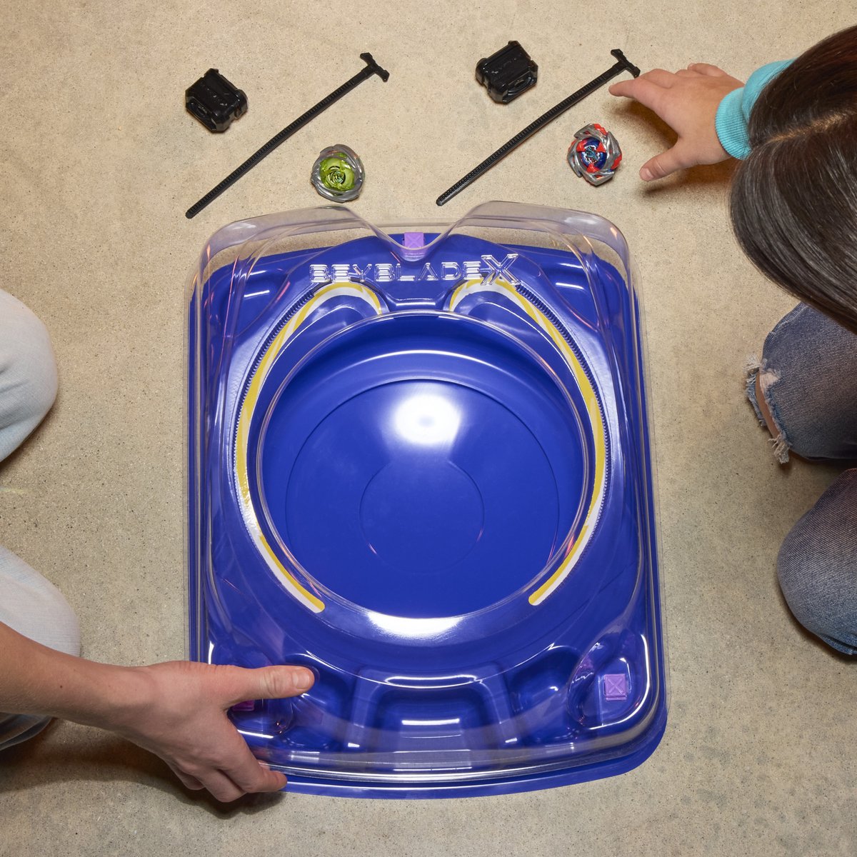 Beyblade X Drop Attack Battle-set met Beystadium - 2 rechtsdraaiende speeltollen en 2 launchers — afbeelding 7
