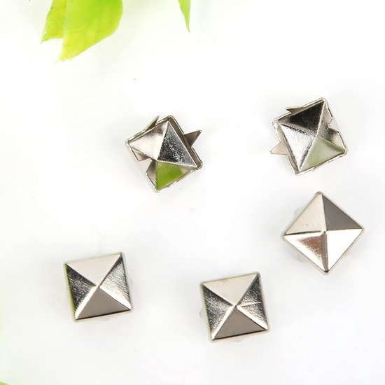 Julihai 100 Stuks Messing Piramide Klinknagels Dimensionale Decoratie Studs voor Kleding Schoenen Handtas, Stijlvolle Punk Klinknagel voor Jassen Jeans, Zwart 15 Mm (#1
