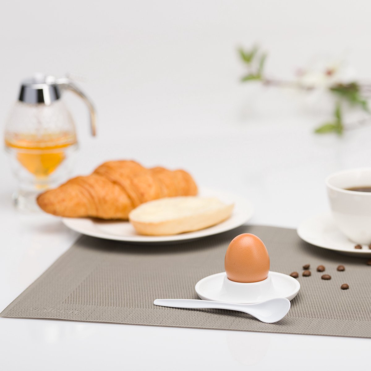 Westmark - Set De 6 Coquetiers + 6 Cuillères à Œufs En Plastique Blanc - Design Punto