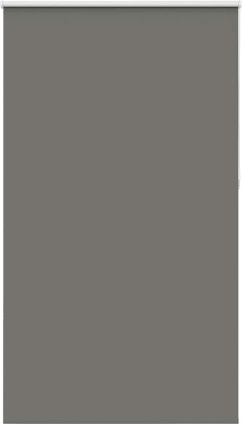 Un store gris déroulé.