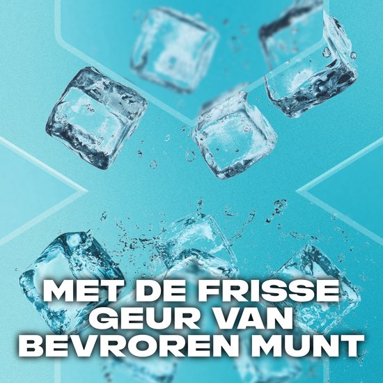 Vriezende ijsblokjes met waterdruppels. Met de frisse geur van bevroren munt.