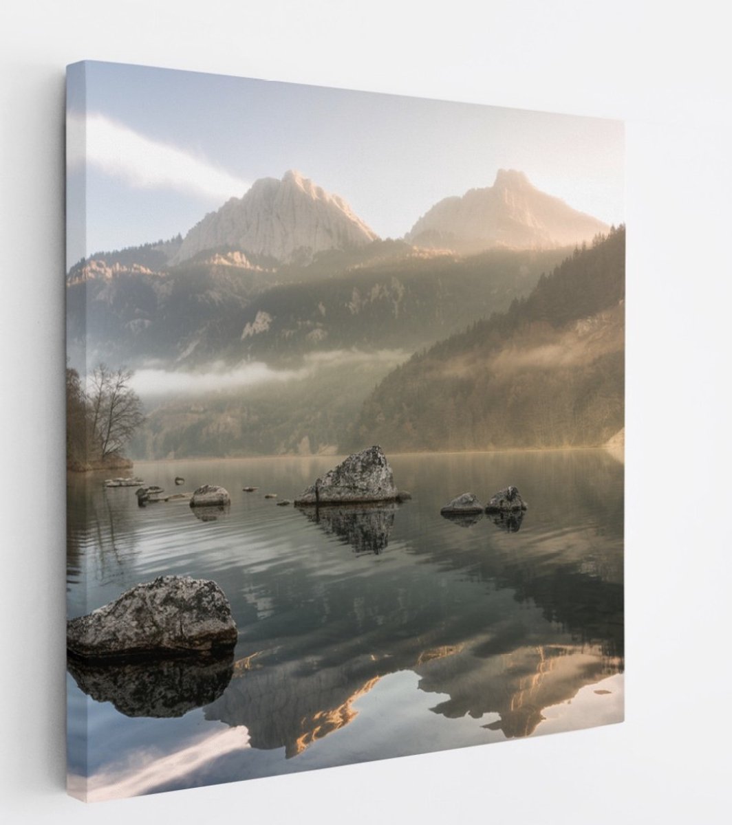 Saammp Canvas Schilderij -Mistig Landschap - Rotsen - Natuur - 40x40 - Foto op canvas - Wanddecoratie - Muurdecoratie Woonkamer - Slaapkamer decoratie - Canvas Print Multicolor