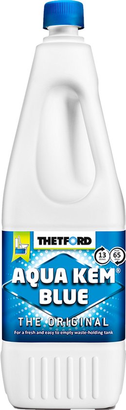 Witte kunststof fles met een blauw label met 'Thetford Aqua Kem Blue'. Fles heeft een handvat en blauwe dop.