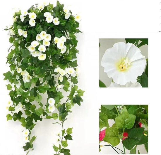 Hangende kunstplant met witte bloemen en groene bladeren, close-up van een bloem.