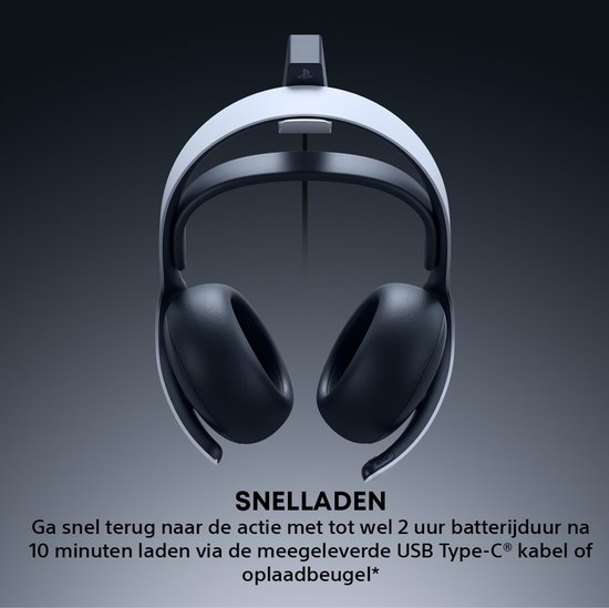 Zwarte gaming headset met witte hoofdband, hangend aan een oplaadbeugel. Met de tekst 'SNELLADEN'.