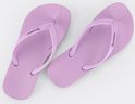 Paar lila Ipanema teenslippers met golvend patroon op de bandjes.