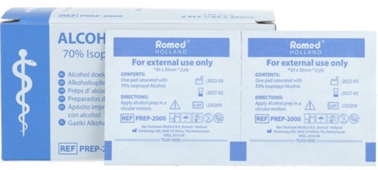 Doos met Romed alcohol swabs, met twee individueel verpakte swabs op de voorgrond.