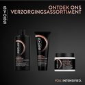 Zwarte Syoss Intense Keratin Deep Caring Shampoo fles, tube en pot op zwarte achtergrond.
