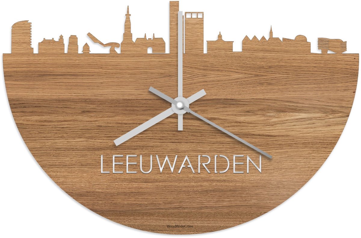 Skyline Klok Leeuwarden Eikenhout - Ø 40 cm - Stil uurwerk - Wanddecoratie - Meer steden beschikbaar - Woonkamer idee - Woondecoratie - City Art - Steden kunst - Cadeau voor hem - Cadeau voor haar - Jubileum - Trouwerij - Housewarming -