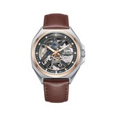 Herenautomaat horloge met zilverkleurige kast, rosé gouden ring en bruine leren band. De wijzerplaat is grijs en open.
