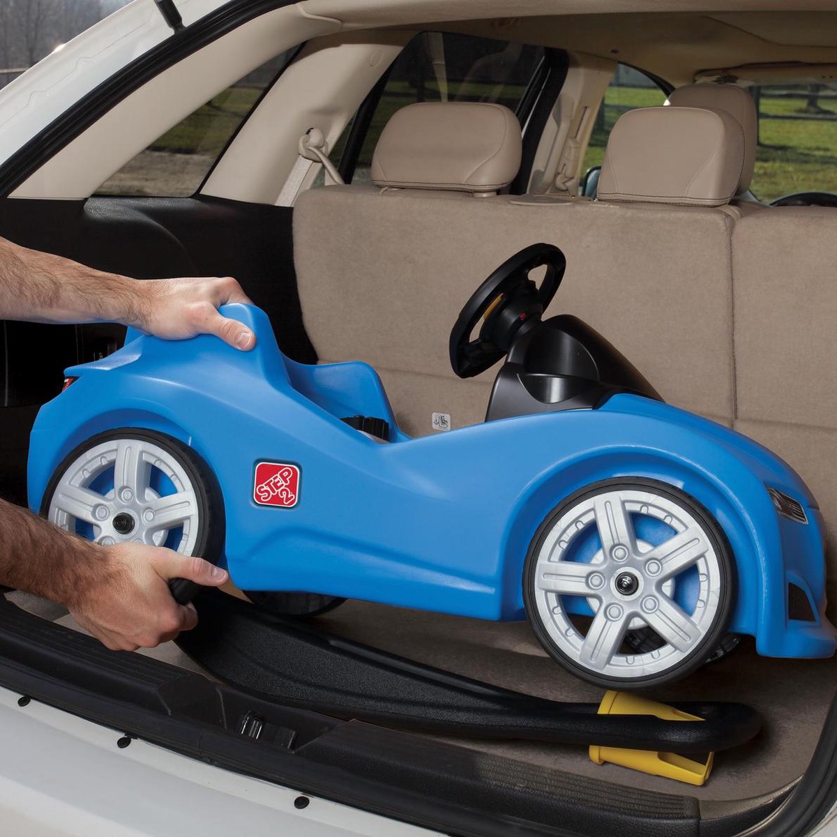 Porteur auto pour enfant Wisper Ride Step2 en bleu avec barre de poussée - dès 18 mois Porteur auto pour enfant Wisper Ride Step2 en bleu avec barre de poussée - dès 18 mois