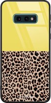 Samsung S10e hoesje glass - Luipaard geel | Samsung Galaxy S10e case | Hardcase backcover zwart