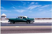 Forex - Groene Auto in Cuba - 90x60cm Foto op Forex