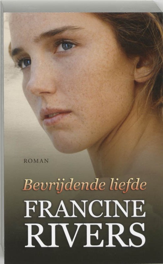 Livre "Bevrijdende liefde" de Francine Rivers. Gros plan d'une femme avec des taches de rousseur et des yeux bleus.