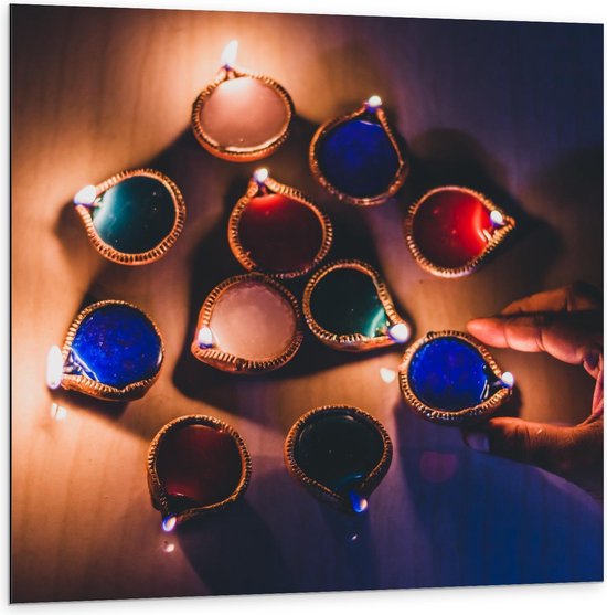Dibond - Gekleurde Lampjes in Bakjes - 100x100cm Foto op Aluminium (Met Ophangsysteem)