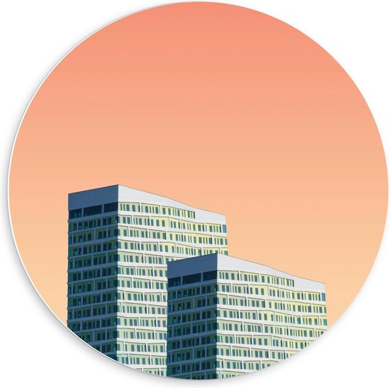 Forex Wandcirkel - Rood/Oranje Achtergrond op Twee Gebouwen  - 60x60cm Foto op Wandcirkel (met ophangsysteem)