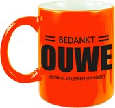 Bedankt ouwe voor al die jaren top inzet mok / beker - 330 ml - neon oranje - VUT / pensioen - afscheidscadeau collega