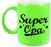 Super opa tekst cadeau mok / beker - 330 ml - neon groen - kado koffiemok / theebeker