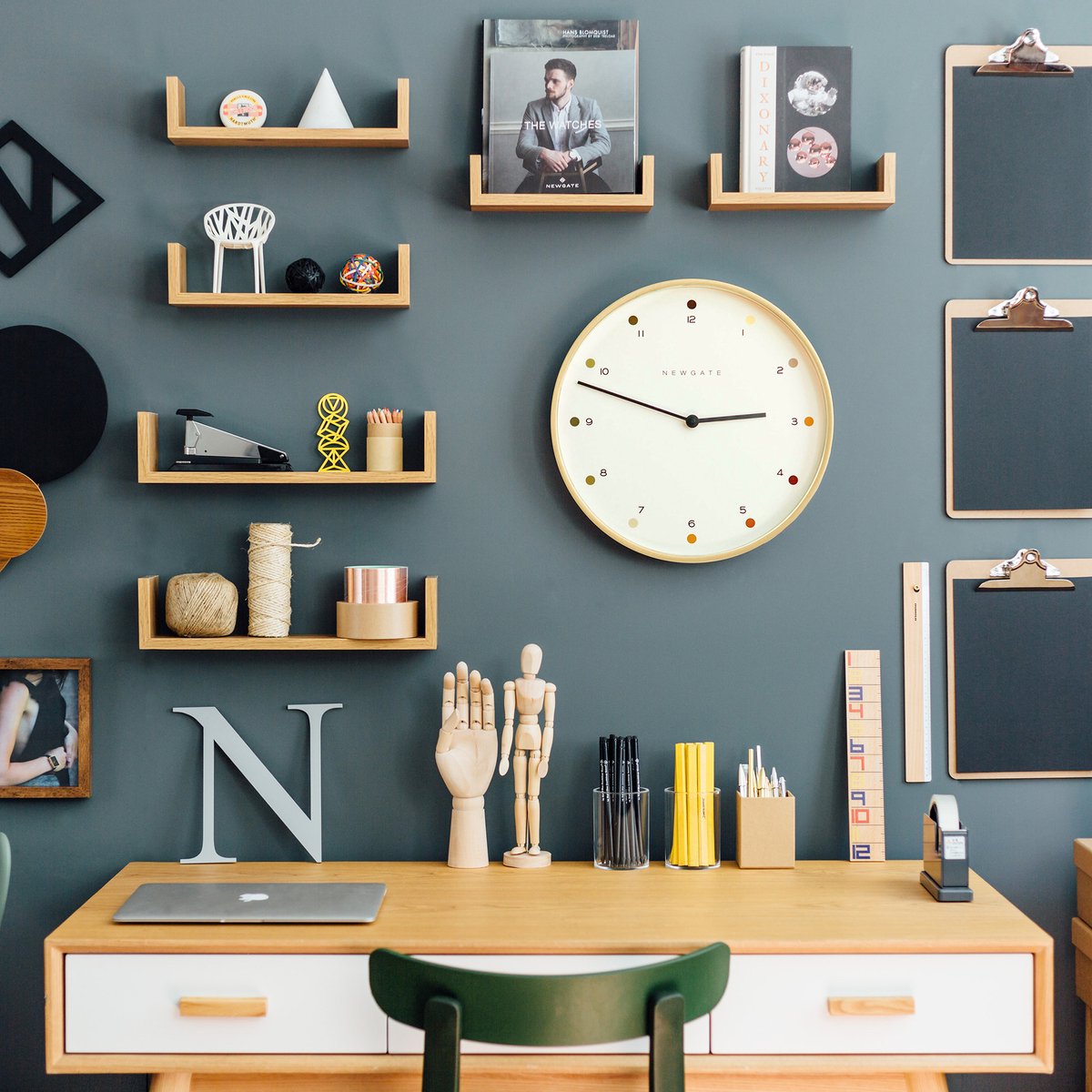 Newgate Mr Clarke Dot Wand Klok - Light Plywood