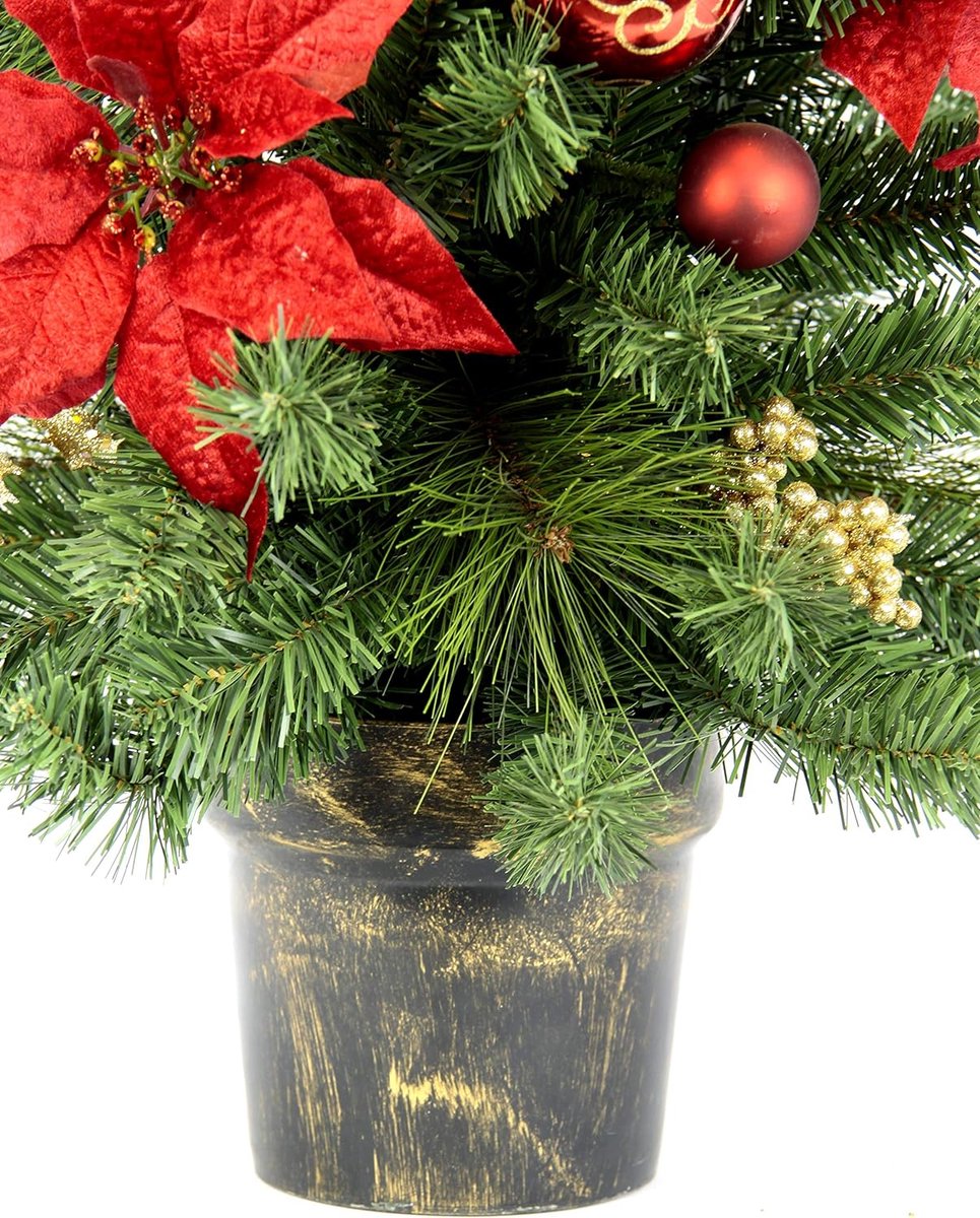 Kunstkerstboom dennenboom kerstboom decoratieve boom verlicht en versierd met kerstster bessen en kerstballen