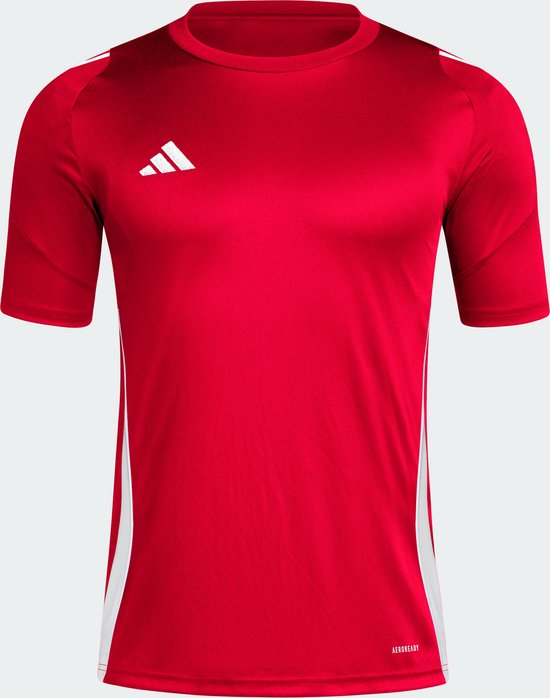 Rood sportshirt voor heren met witte accenten op de schouders en zijkanten. Het shirt heeft korte mouwen en een ronde hals.