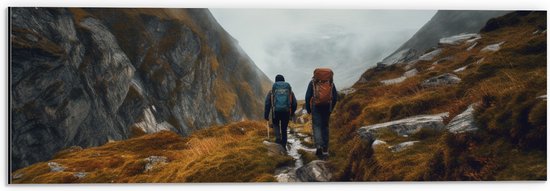 Dibond - Hiken - Mensen - Bergen - Mist - 60x20 cm Foto op Aluminium (Met Ophangsysteem)