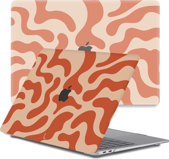 MacBook Air 13" M1 (2020) avec coque "Orange Fever", beige aux formes ondulées oranges, en position fermée et ouverte.