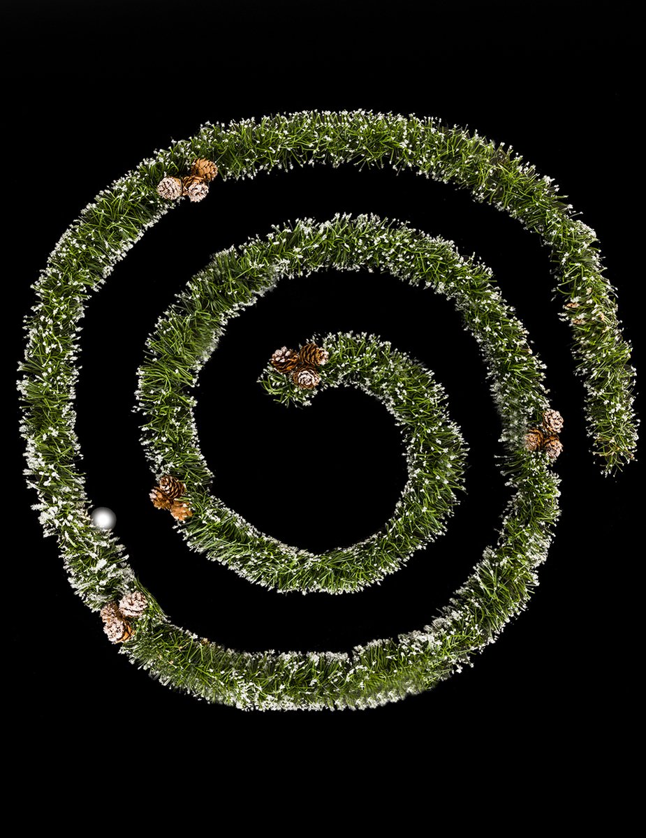 JJA - Groene dennenboom slinger met dennenappels 2,70 m natuurlijke decoratie
