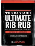 The Bastard Ultimate Rib Rub kruidenmix, 30g, met rode en zwarte verpakking.