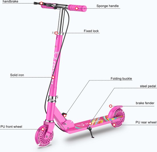 Roze kinderstep met labels die verschillende onderdelen aangeven: handrem, handvat, vastzetting, opklapbare gesp, stalen pedaal, remspatbord, voor- en achterwiel.
