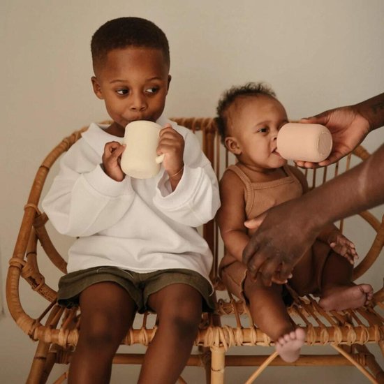 Mushie - Siliconen Tuitbeker - Sippy Cups - Blush van Mushie — afbeelding 2