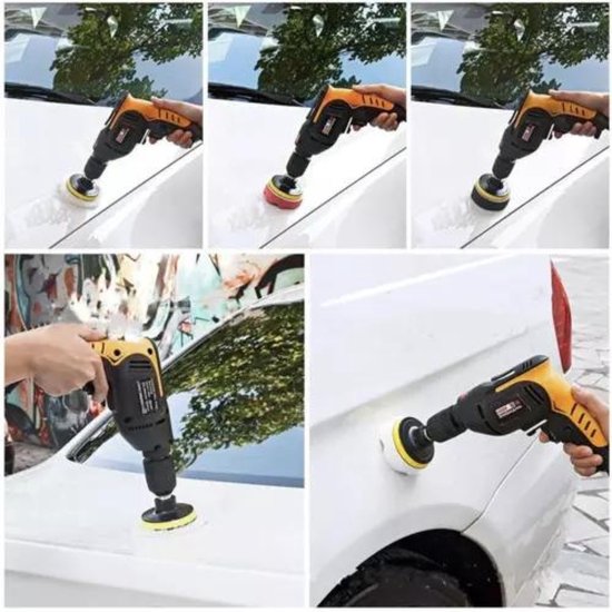 Boormachine polijst een witte auto. Meerdere polijstpads in rood, zwart en wit met verschillende structuren.